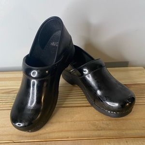 Dansko Women's Black Patent Leather Clog/Heeled Shoe-Size 39